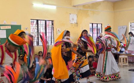 श्रावस्ती में थारू समुदाय की सांस्कृतिक प्रस्तुति:लोक परंपराओं की झलक दिखी, शिविर में 46 मरीजों को मुफ्त दवाएं बांटी गईं
