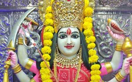 उन्नाव में नवमी पर मंदिरों में उमड़ी भक्तों की भीड़:मां सिद्धिदात्री के दर्शन को पहुंचे श्रद्धालु, घरों में भी हुआ कन्या पूजन