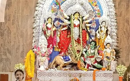 लखनऊ के रामकृष्ण मठ में दुर्गा पूजा उत्सव:11 साल की आर्यमा ने बिना देखे दुर्गा सप्तशती का पाठ किया, 2 घंटे 15 मिनट लगे