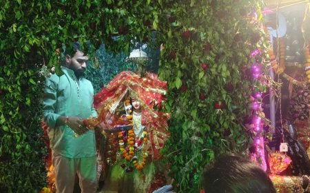 मुरादाबाद में मंदिरों में दर्शन को उमड़ी भीड़:भक्तों ने हवन -पूजन किया, जय माता दी के जयकारे लगाए