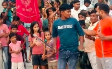 मऊ में भरत मनावन का जुलूस:हाथी घोड़ों संग सजीं झांकियां, नगर भ्रमण कर हनुमान मंदिर पहुंची शोभायात्रा