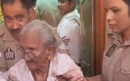 मिर्जापुर में पुलिस बनी बुजुर्गों-दिव्यांग भक्तों का सहारा:विंध्याचल में श्रद्धालुओं को हाथ थामकर करा रहे दर्शन