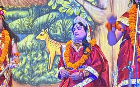 रामलीला में केवट संवाद और भरत मिलाप का मंचन:लखनऊ के नेपाली पार्क में दशरथ के निधन, शूर्पणखा अंगभंग और सीता हरण के प्रसंग भी दिखाए गए
