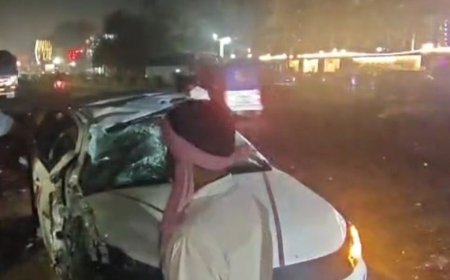 सीतापुर रोड पर दो कारों में टक्कर:पांच घायल, दो को लगी ज्यादा सिर में चोट