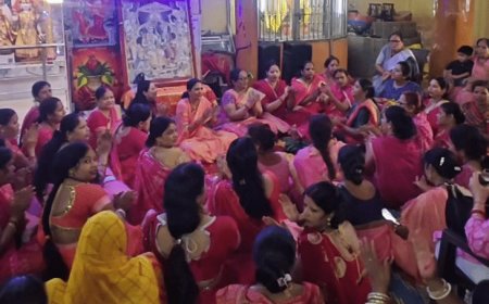 शिवभोला मंदिर में नवरात्रि पर दिखा भक्ति का रंग:लखनऊ में महिला मंडली ने सामूहिक भजन-कीर्तन किया, भक्तिमय माहौल रहा