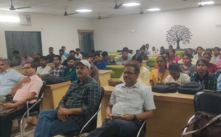 महात्मा गांधी का जीवन दर्शन पर व्याख्यान:टाउन महाविद्यालय में दक्षिण अफ्रीका के सत्याग्रह से राष्ट्रीय आंदोलन तक की चर्चा