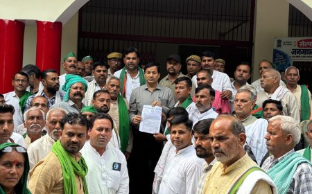 मथुरा में गन्ने का दाम 500 रुपए करने की मांग:डीएम कार्यालय पर किसानों का धरना-प्रदर्शन, मुख्यमंत्री को सौंपा ज्ञापन