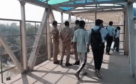 गाजियाबाद के वेव सिटी में युवक का शव मिला:शरीर पर चोट के निशान मिलने से हत्या की आशंका, सीसी टीवी फुटेज खंगाल रही पुलिस