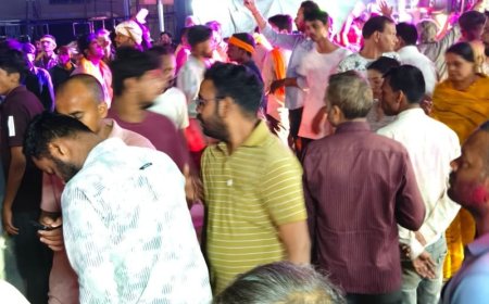 दुर्गा प्रतिमा विसर्जन जुलूस से डेढ़ किमी जाम:सिविल लाइन पर ट्रैफिक रुका; डीएम-एसपी ने विसर्जन घाटों का निरीक्षण किया