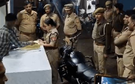 झांसी के 11 होटलों में पुलिस रेड, मिला कुछ नहीं:महिलाएं बोलीं- देह व्यापार होता है, हमारा घर से निकलना भी दूभर हो गया