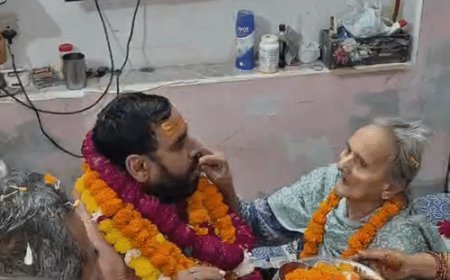 लगातार दूसरी बार MLC बने मानवेंद्र प्रताप सिंह:अलीगढ़ में कार्यकर्ताओं ने किया स्वागत, घर पहुंचकर मां से लिया आशीर्वाद