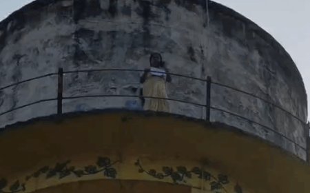 इलाहाबाद हाईकोर्ट के पास पानी की टंकी पर चढ़ी महिला:जमीन विवाद को लेकर जताया विरोध, ऊपर से पत्र फेंककर रखी अपनी मांग
