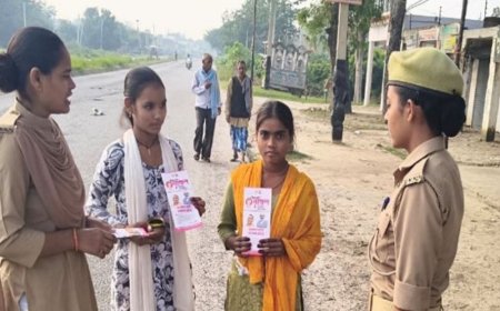 एंटी रोमियो टीमों ने सार्वजनिक जगहों पर चेकिंग की:नवरात्रि पर छात्राओं और महिलाओं को सुरक्षा के प्रति जागरूक किया