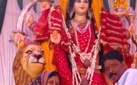 पिहानी में मां दुर्गा की आराधना:दुर्गा महोत्सव में प्रतिदिन धार्मिक और सांस्कृतिक कार्यक्रम