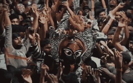 प्रयागराज के दारागंज में काली स्वांग...VIDEO:ढोल-नगाड़ों के साथ आरती उतारी गई, मां काली के दर्शन को उमड़े श्रद्धालु