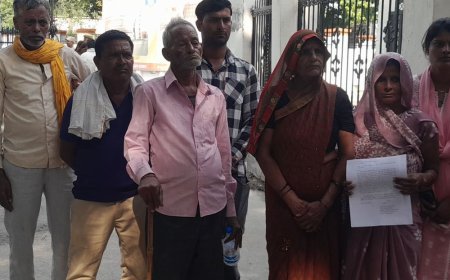 ग्राम प्रधान पर मकान की नींव तोड़ने का आरोप:मैनपुरी में पीड़िता ने एसपी से शिकायत कर न्याय मांगा