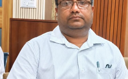 पीलीभीत में 5 हजार की रिश्वत लेते वरिष्ठ सहायक गिरफ्तार:लोन दिलाने के एवज में मांगी रिश्वत, बरेली की टीम ने पकड़ा रंगे हाथ