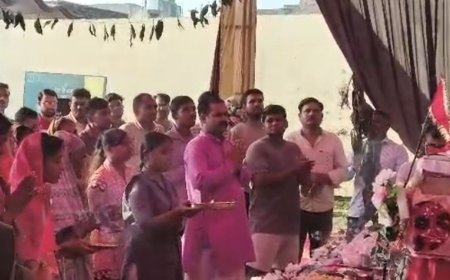 औरैया में नवरात्र के पांचवें दिन मां स्कंदमाता की पूजा:भक्तों ने संतान सुख और समृद्धि के लिए की आराधना
