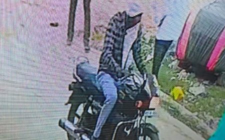 शाहजहांपुर में सब्जी खरीदने गए युवक की बाइक चोरी:CCTV में कपड़े से चेहरा ढककर ले जाता दिखा आरोपी, FIR दर्ज