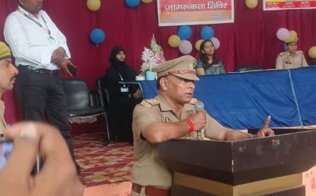 कासगंज में छात्राओं को मिशन शक्ति के बारे में बताया:कानूनी अधिकार बताए, न्यायिक मजिस्ट्रेट ने दिए टिप्स