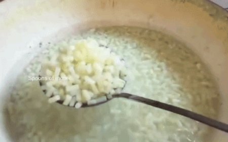 चीनी की किल्लत से पेठा उद्योग की मिठास फीकी:मिलों से नहीं मिल रही सप्लाई, आगरा में कारोबार 50% तक प्रभावित