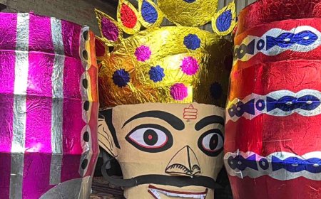 महंगाई ने घटाई रावण के पुतलों की ऊंचाई:रामपुर में 50 फीट से सिमटकर 35 फीट रह गए