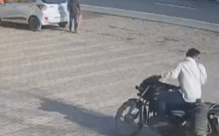 बेकाबू पजेरो RTO TAX के खोखे में घुसी:बाइक सवार बाल-बाल बचा, NH-58 स्थित ढाबे पर हुआ हादसा, CCTV फुटेज वायरल