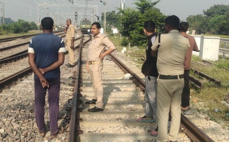 मेजा में रेलवे ट्रैक पर मिला महिला का क्षत-विक्षत शव:RPF की सूचना पर जीआरपी ने शव पोस्टमार्टम के लिए भेजा, पहचान के प्रयास जारी