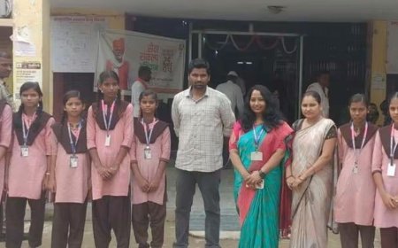 छात्राओं ने किया स्वास्थ्य केंद्र का भ्रमण:पैथोलॉजी लैब और लेबर रूम की कार्यप्रणाली को समझा