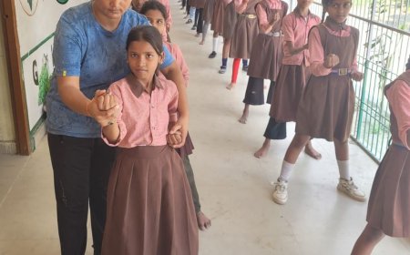 मिशन शक्ति में छात्राओं को आत्मरक्षा प्रशिक्षण:ताइक्वांडो प्रशिक्षक ने कराया आत्मरक्षा तकनीकों का व्यावहारिक अभ्यास