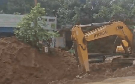 सीएम ग्रिड योजना के काम से जाम:जेसीबी से चल रही थी सड़क की खुदाई, न साइनेज लगाए और न बेरिकेडिंग की, घंटों परेशान रहे