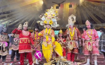 प्रभु श्रीराम के अमोघ अस्त्र से धराशायी हुआ कुंभकर्ण:रामलीला मैदान में राम-कुंभकर्ण युद्ध का मंचन, जलाया 40 फुट का पुतला