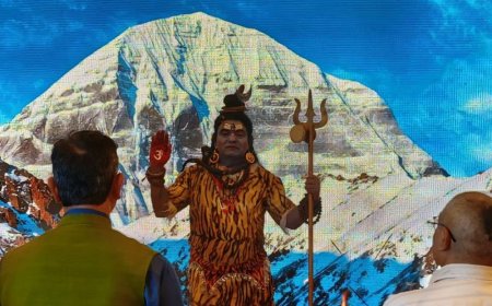 रामलीला के तीसरे दिन पंचवटी से बालि वध तक मंचन:लखनऊ की 34वीं रामलीला में कलाकारों ने जीवंत किए दृश्य, दर्शकों ने सराहा