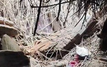 महोबा में कच्चा मकान गिरने से मासूम की मौत:दंपती सहित 4 लोग मलबे में दबे, परिवार को नहीं मिला था PM आवास