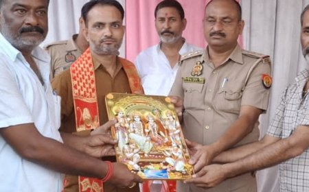 कोंच में रामलीला महोत्सव:मेला के समापन पर निगरानी समिति के अध्यक्ष और मंत्री का किया सम्मान