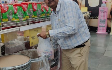 बरेली में 127 किलो मिलावटी मिठाई नष्ट कराई:रिलायंस और डी-मार्ट से लिए सैंपल, जांच के लिए लैब भेजे