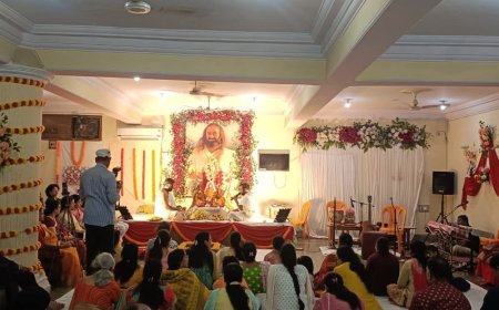 कानपुर में दुर्गा होम कार्यक्रम आयोजित:वैदिक पंडितों ने कराया देवी पूजन, भजन संध्या संग झूमे भक्त