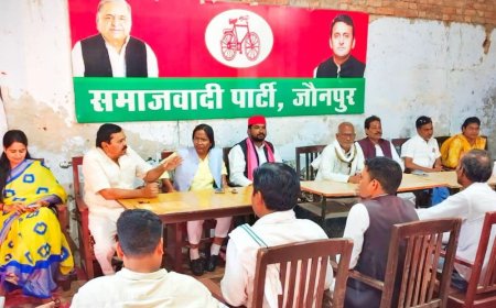 सपा कार्यालय में महर्षि वाल्मीकि और संत नामदेव जयंती मनी:श्याम बहादुर पाल बोले- महापुरुषों का जीवन दर्शन मानवता का संदेश देता है