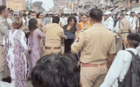 आगरा में हाईवे पर भीड़ किन्नरों के दो गुट:सीमा विवाद को लेकर हुई मारपीट, पहले भी कई बार हो चुका है संघर्ष