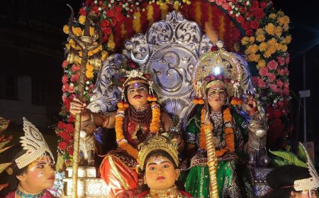 विजयदशमी पर निकली भव्य शोभायात्रा:आकर्षक झांकियों के दर्शन के लिए देर रात तक उमड़े श्रद्धालु
