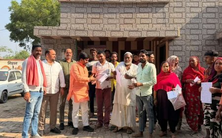 विधायक ने बूथों पर मतदाता सूची पुनरीक्षण का जायजा लिया:नाम जोड़ने और संशोधन की प्रक्रिया जानी, बोले- कोई पात्र मतदाता वंचित न रहे