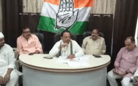 वोट चोर,गद्दी छोड़ महारैली में वाराणसी से दिल्ली जायेंगे कांग्रेसी:पूर्व मंत्री रघु शर्मा बोले- वोट चोरी से बनी सरकार, कार्यकर्ताओं संग की बैठक