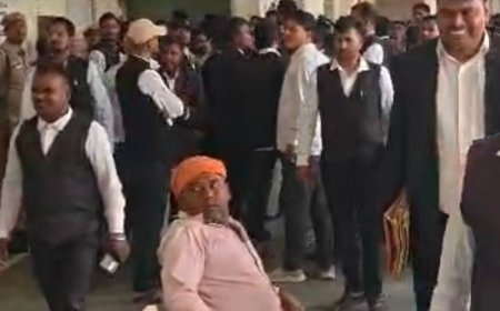 कौशाम्बी में वकील न्यायिक कार्य से विरत:अधिकारियों पर समय से कोर्ट न बैठने और दुर्व्यवहार का आरोप