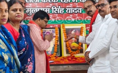 महर्षि वाल्मीकि और संत नामदेव जयंती मनाई गई:इटावा में सपा जिलाध्यक्ष प्रदीप शाक्य बबलू ने दी श्रद्धांजलि
