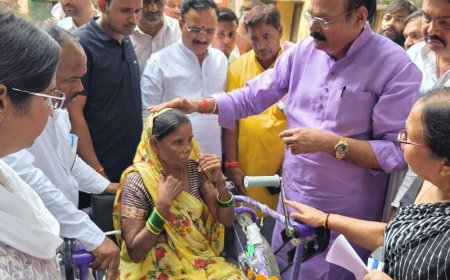 फतेहाबाद में सेवा संकल्प अभियान:दिव्यांगजनों को सहायक उपकरण, ट्राई साइकिल और बैटरी साइकिल बांटी