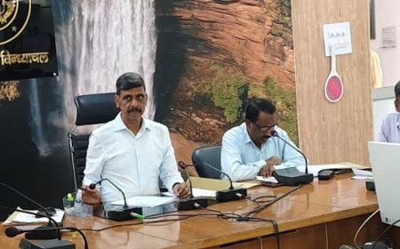 मंडलायुक्त बोले- जल जीवन मिशन में लापरवाही पर होगी कार्रवाई:ठेकेदार भी होंगे ब्लैकलिस्ट, विंध्याचल मंडल में शत-प्रतिशत घरों तक पानी पहुंचाने के निर्देश