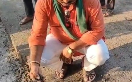 महोबा में 9 लाख की सीसी रोड बनते ही फटी:ठेकेदार ने जेई के मना करने पर भी घटिया डस्ट से बनाई सड़क, ग्रामीणों को दी धमकी