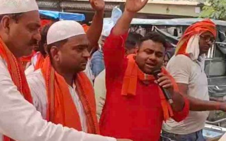 गोरखपुर में हिंदू-मुस्लिम व्यापारियों ने मिलकर बांटा प्रसाद:20 हजार लोगों को कराया भोजन, बोले- सबसे बड़ा मजहब इंसानियत