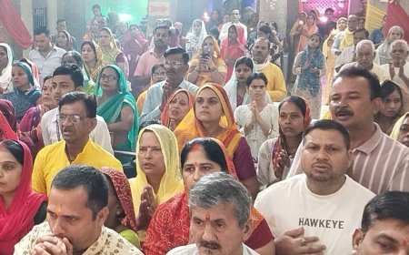 नवरात्रि के सातवें दिन मां कालरात्रि की पूजा हुई:उन्नाव के मंदिरों और घरों में उमड़ी भक्तों की भीड़, दुर्गा सप्तशती का पाठ हुआ