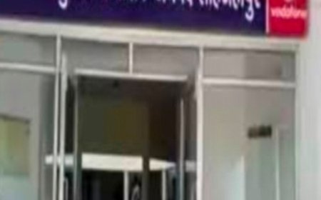 बिजली के तार के पैसे मांगने पर मां-बेटे से मारपीट:जातिसूचक गालियां दीं, बचाने आए बेटे को भी पीटा; FIR